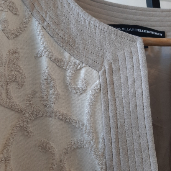 Gorgeous unique jacket with suede like trim and raised motifs. - Picture 2 of 4